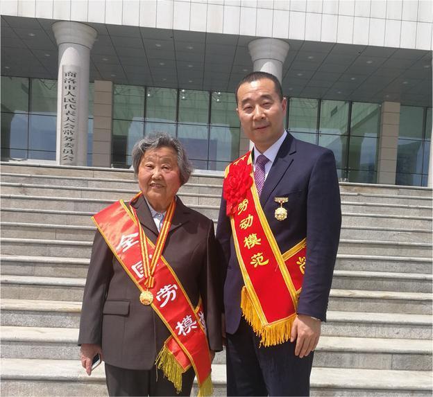 东正公司董事长任战洲同志获“商洛市劳动模范”光荣称号